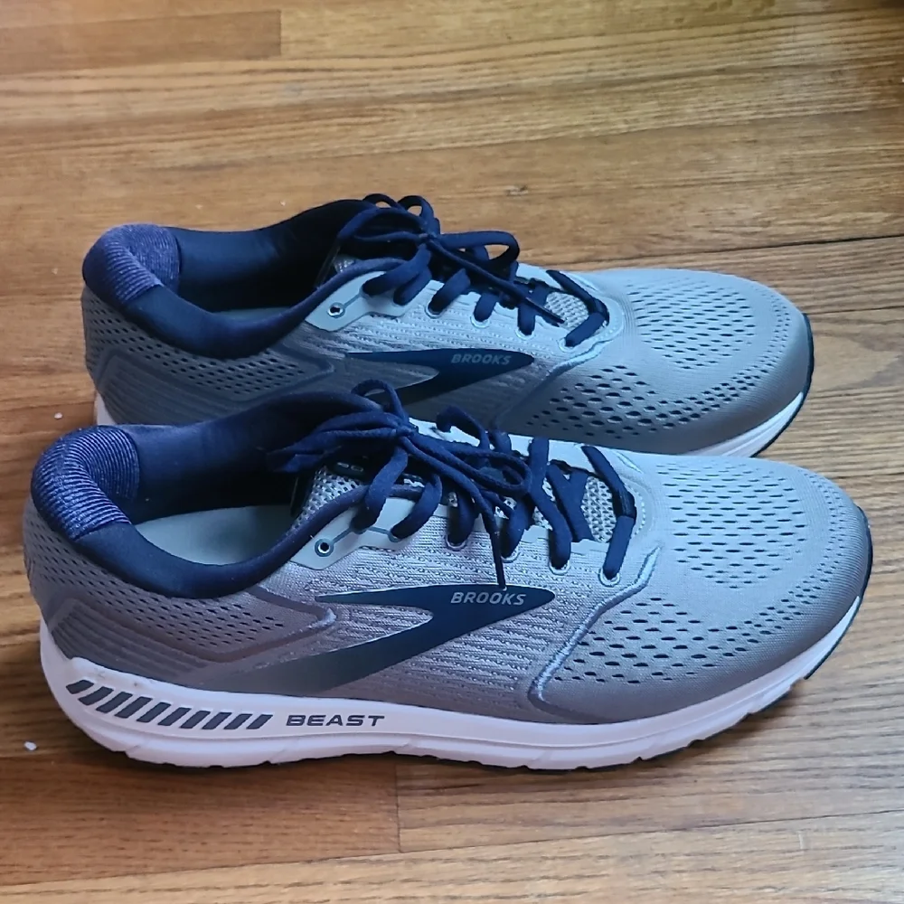 Men's Athletic Running Shoes in Gray and Navy - Picture 2 of 4
